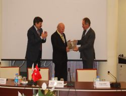 Prof. Dr. Yazgan'a onur madalyası 